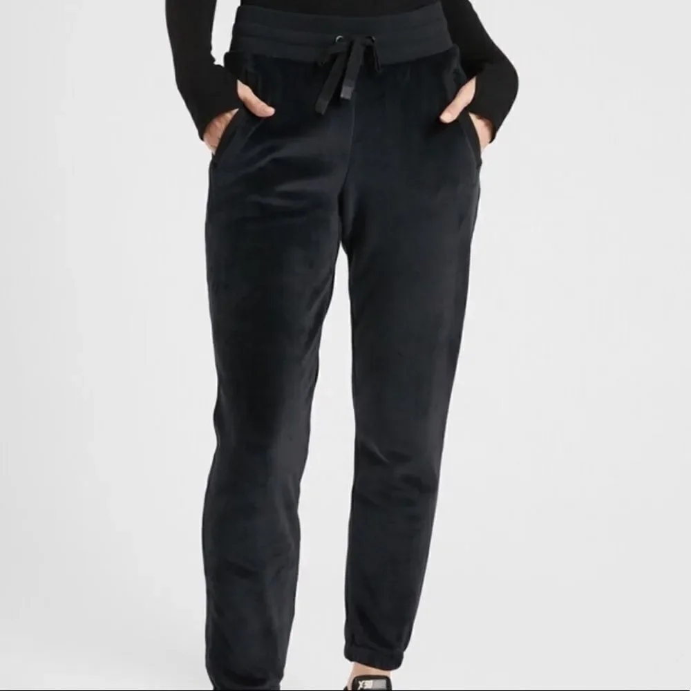 Athleta Double Cozy Karma black Recover Joggers sweatpants